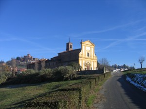 veduta della Parrocchiale e del castello di gabiano (AL)